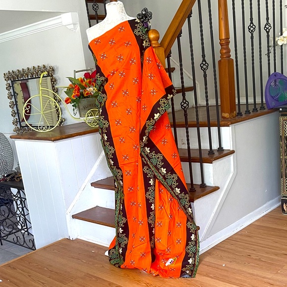 NWOT malong in vibrant multicolor pattern - Picture 1 of 11